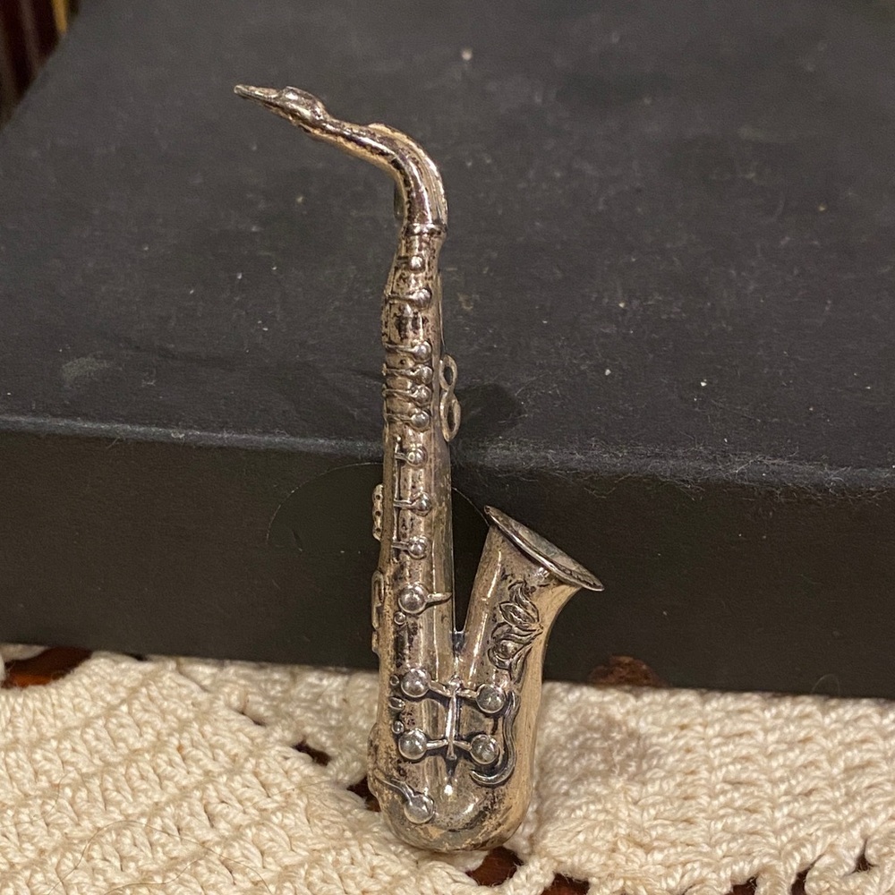 Vintage Real Silver Horn Brooch.